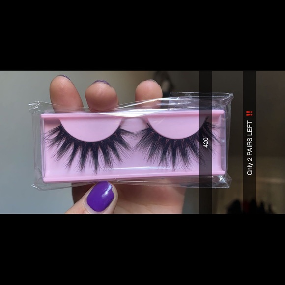Lashes - Picture 4 of 8